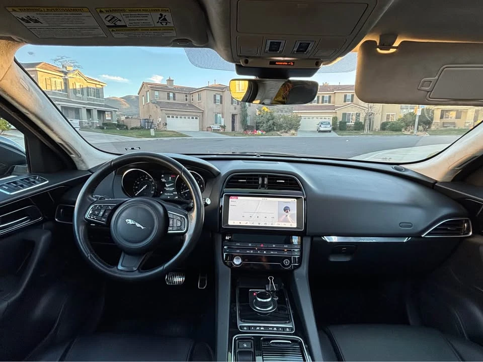 2019 Jaguar F-Pace - Image 8 of 17