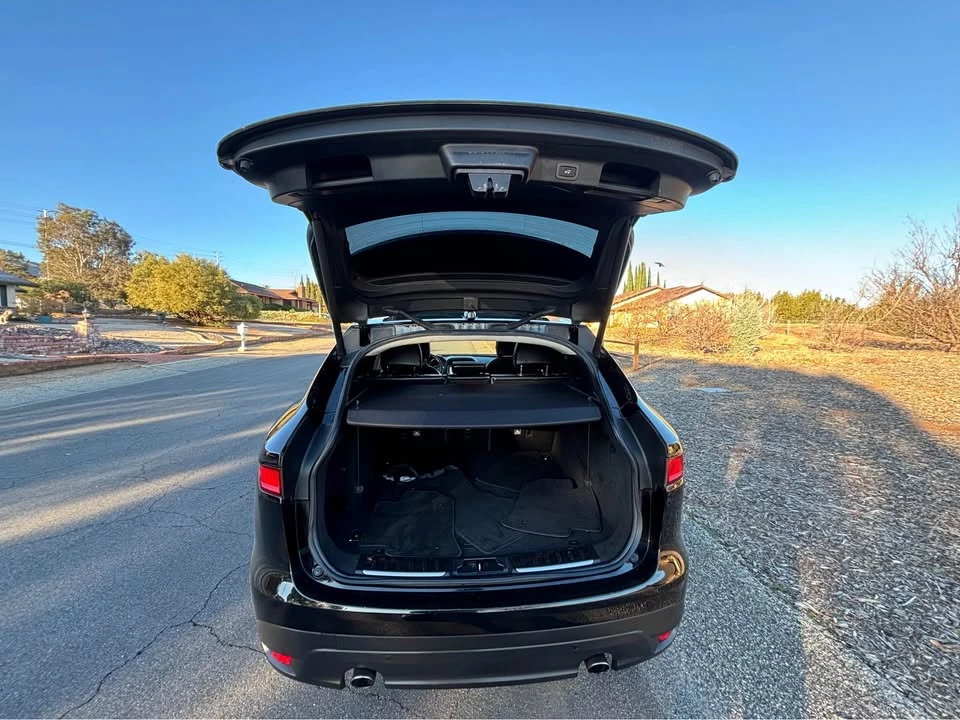 2019 Jaguar F-Pace - Image 17 of 18