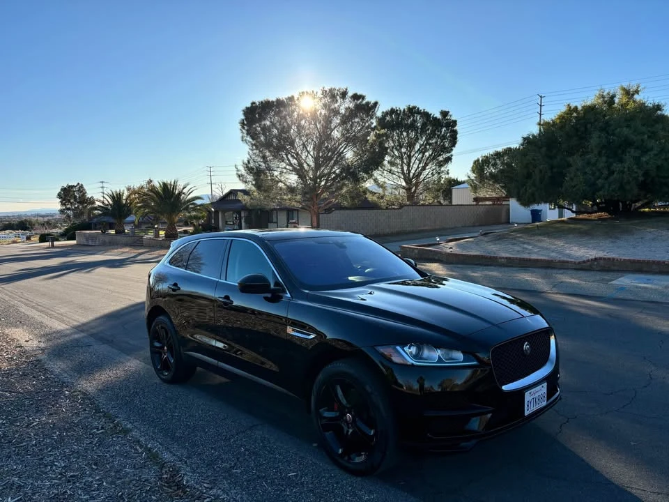 2019 Jaguar F-Pace - Image 4 of 18