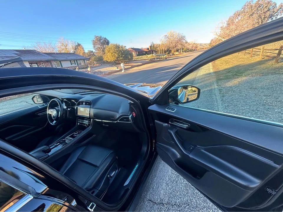 2019 Jaguar F-Pace - Image 9 of 18