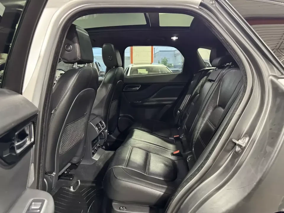 2019 Jaguar F-Pace - Image 10 of 17