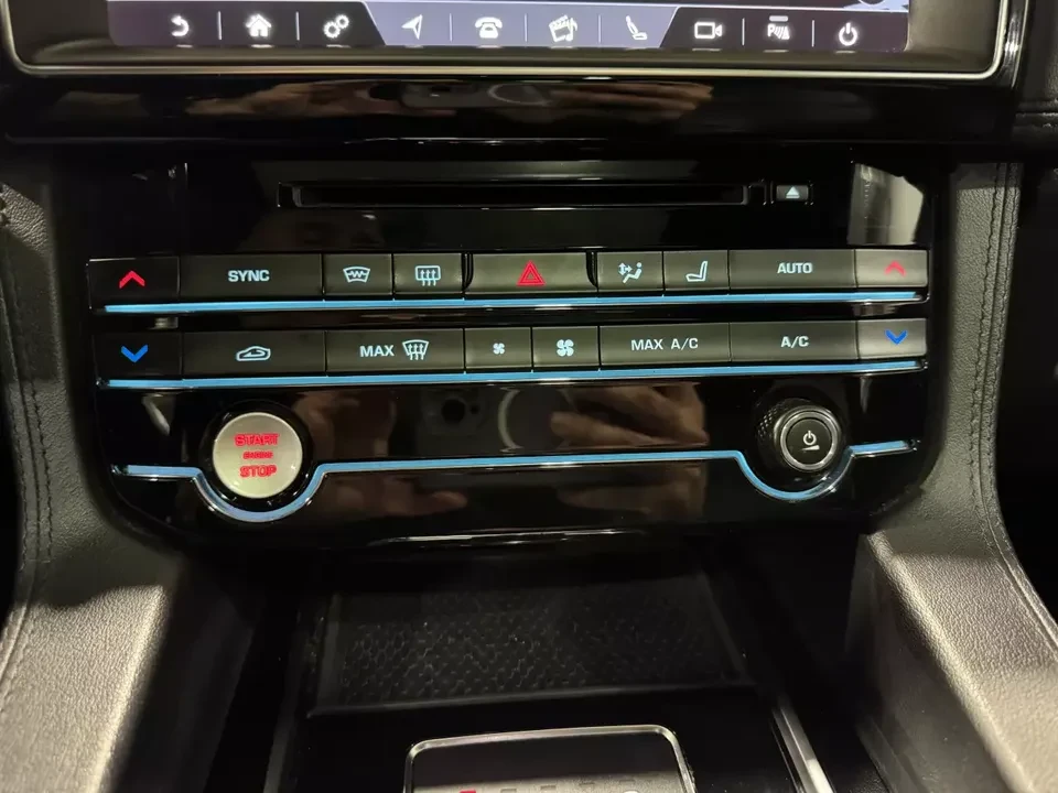 2019 Jaguar F-Pace - Image 12 of 17