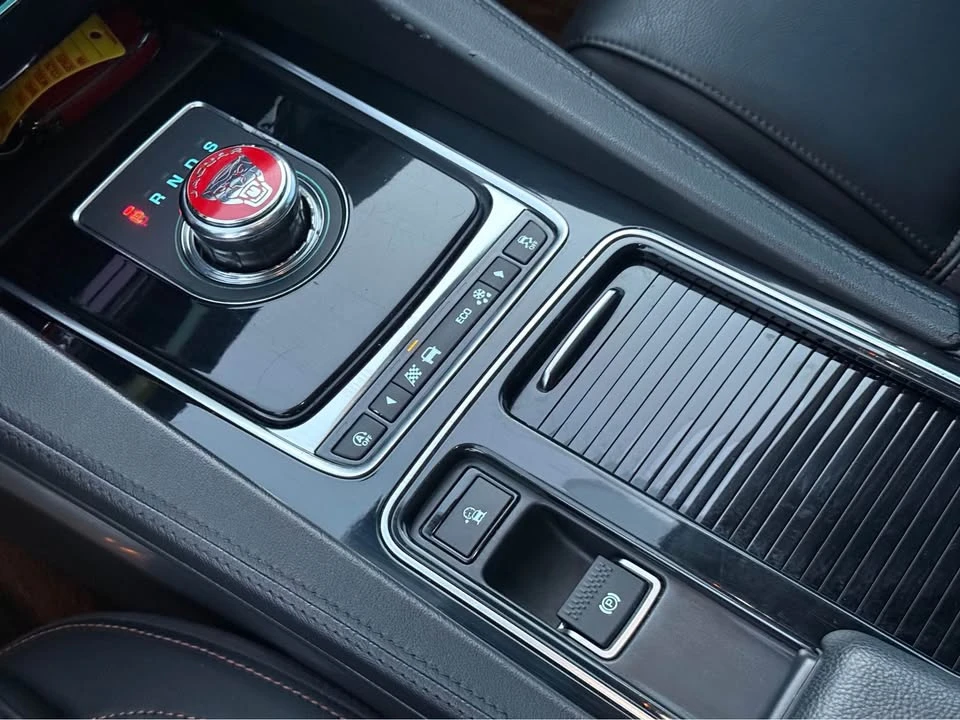 2019 Jaguar F-Pace - Image 17 of 20