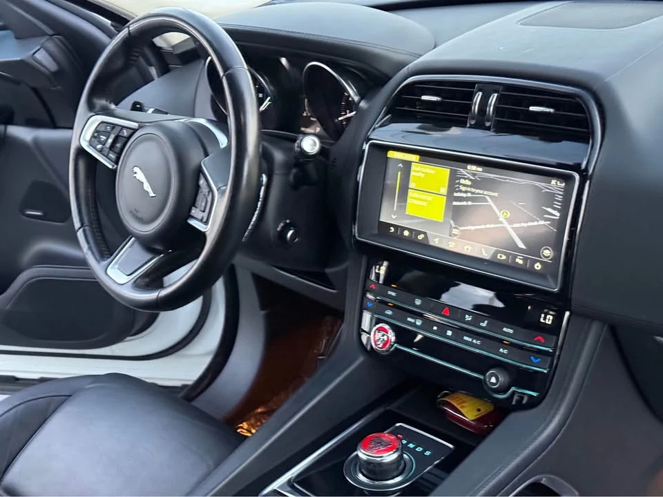 2019 Jaguar F-Pace - Image 16 of 20