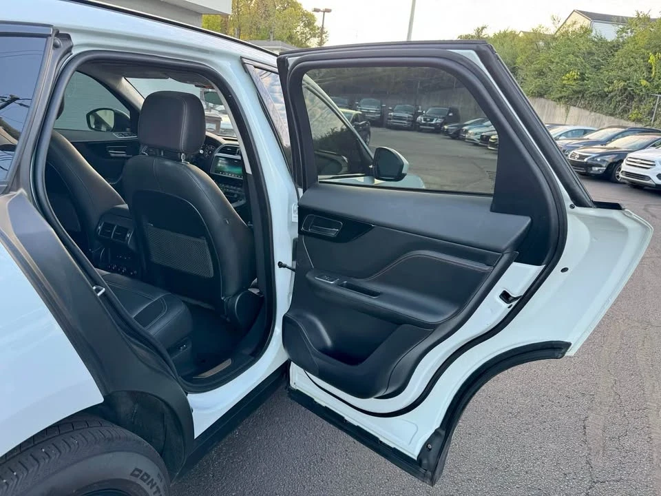 2019 Jaguar F-Pace - Image 18 of 20