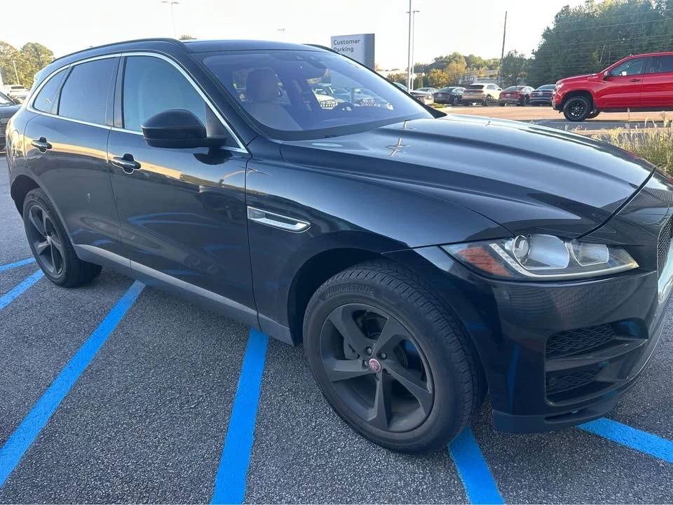 2019 Jaguar F-Pace - Image 2 of 8