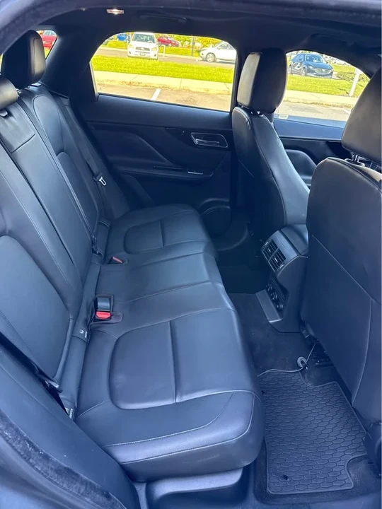 2019 Jaguar F-Pace - Image 10 of 15