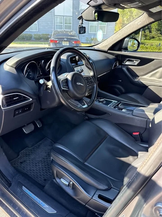 2019 Jaguar F-Pace - Image 5 of 15