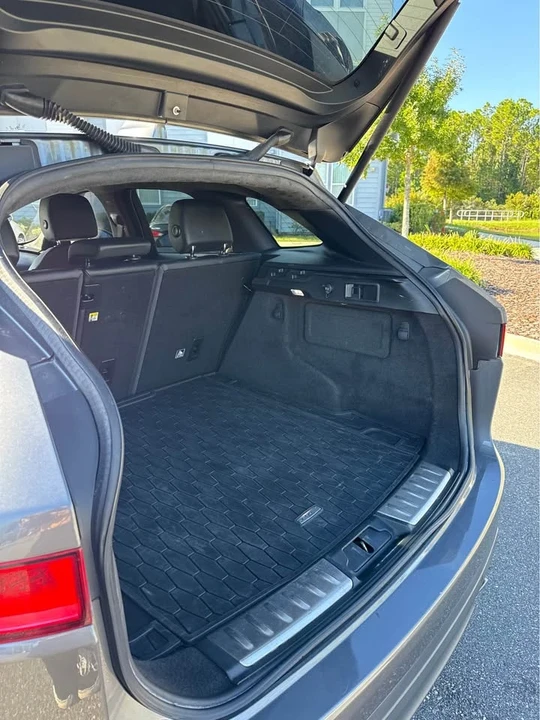 2019 Jaguar F-Pace - Image 9 of 15