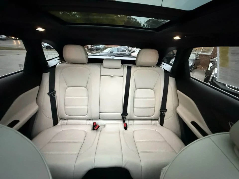 2019 Jaguar F-Pace - Image 15 of 17