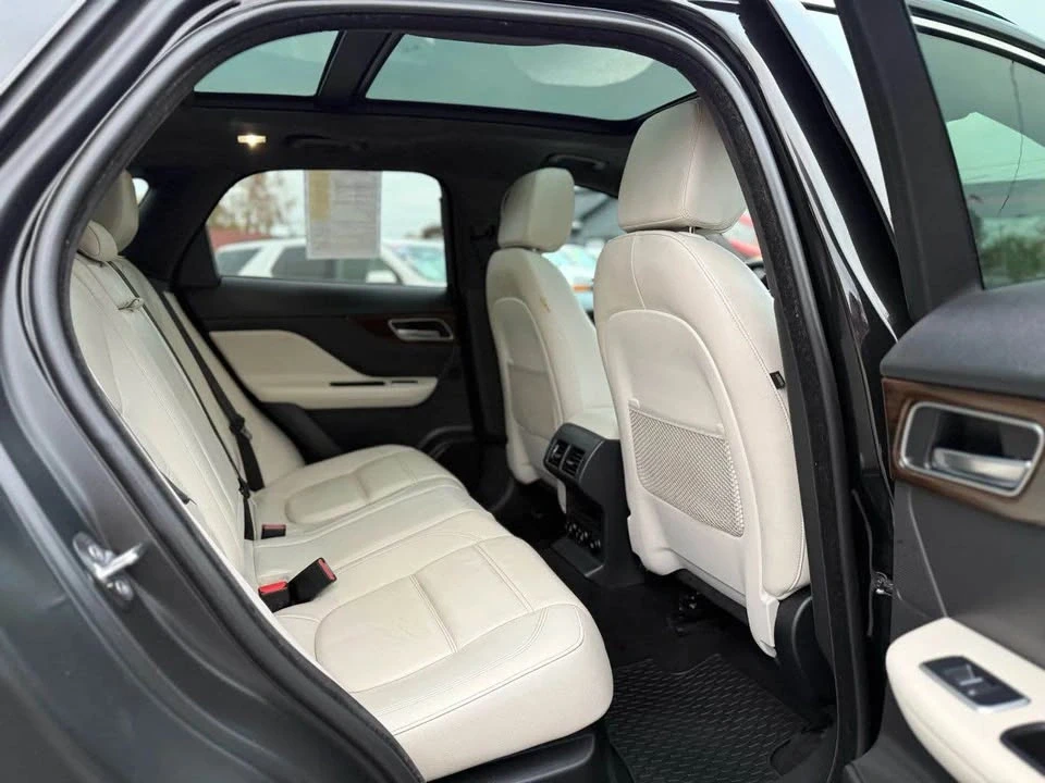 2019 Jaguar F-Pace - Image 12 of 17