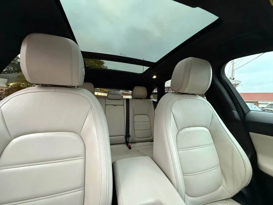 2019 Jaguar F-Pace - Image 16 of 17
