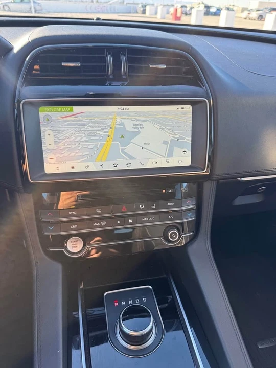 2019 Jaguar F-Pace - Image 10 of 10
