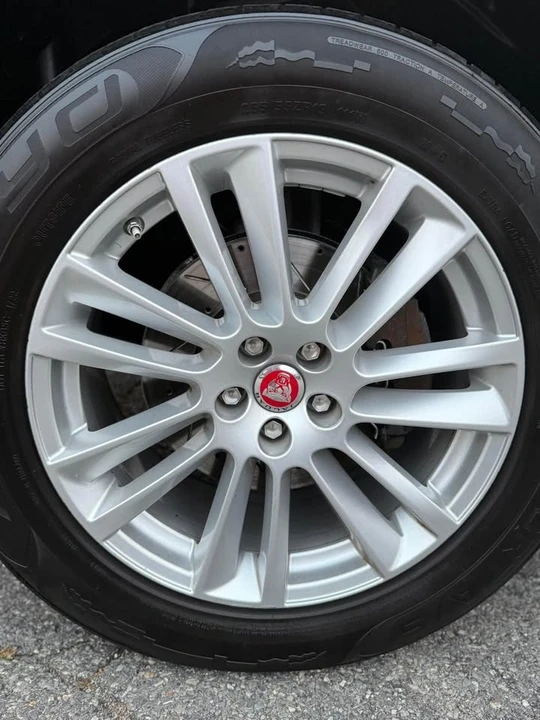 2019 Jaguar F-Pace - Image 12 of 13