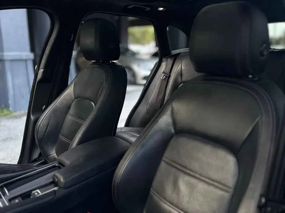 2019 Jaguar F-Pace - Image 11 of 17