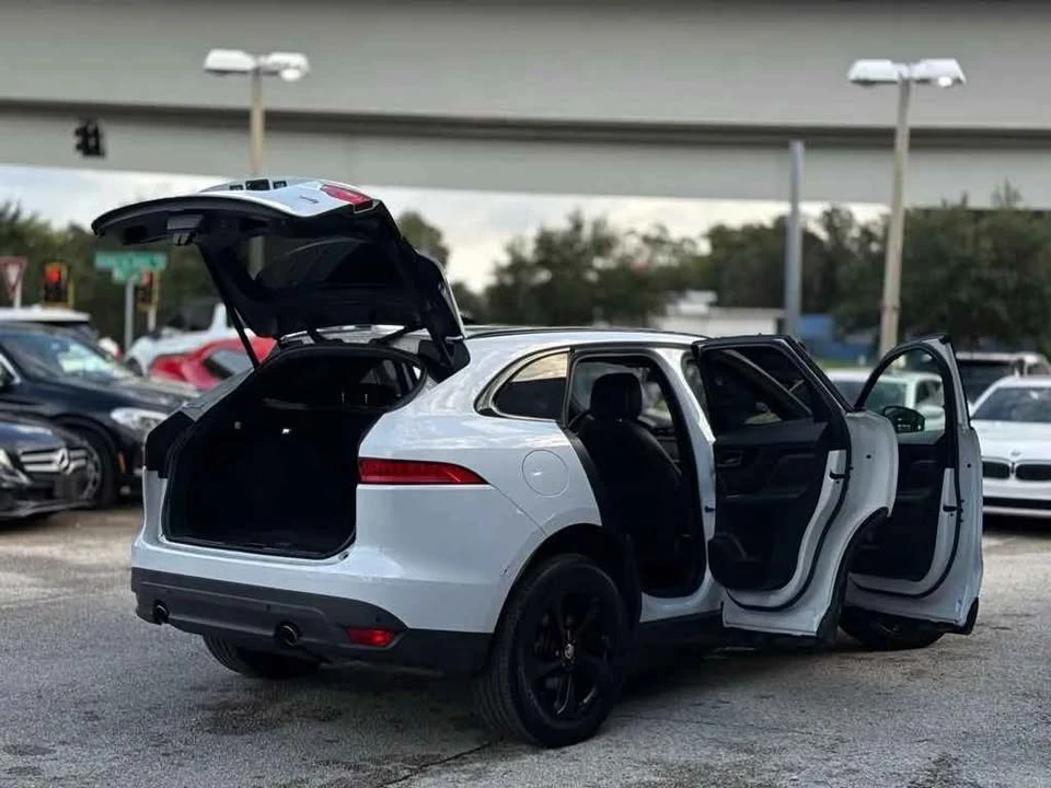 2019 Jaguar F-Pace - Image 15 of 17