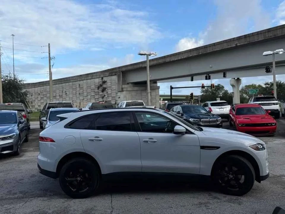 2019 Jaguar F-Pace - Image 4 of 17