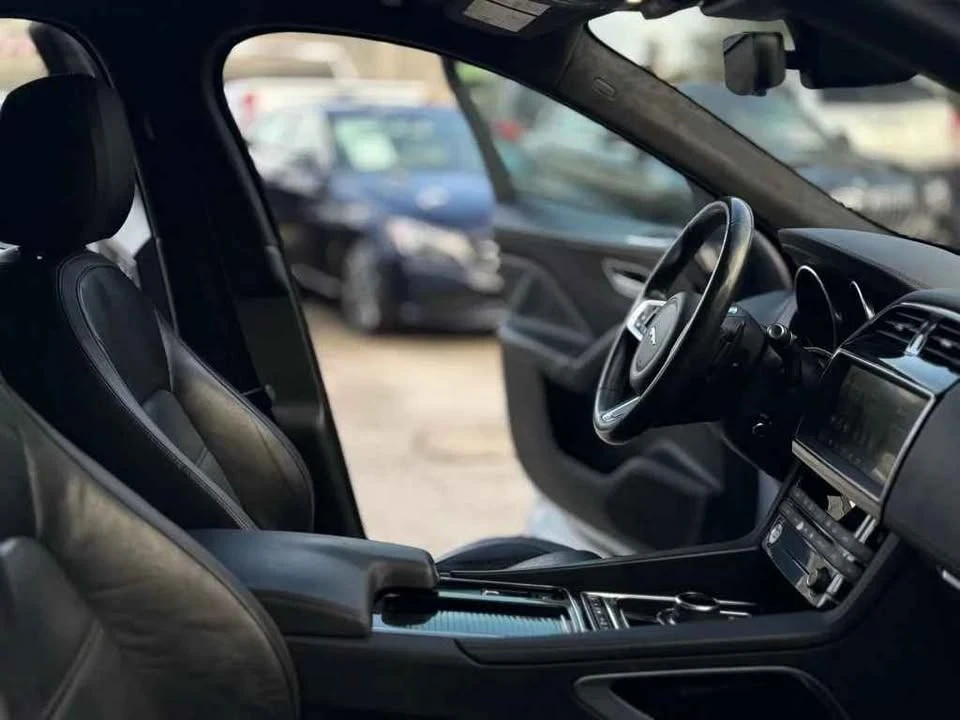 2019 Jaguar F-Pace - Image 8 of 17