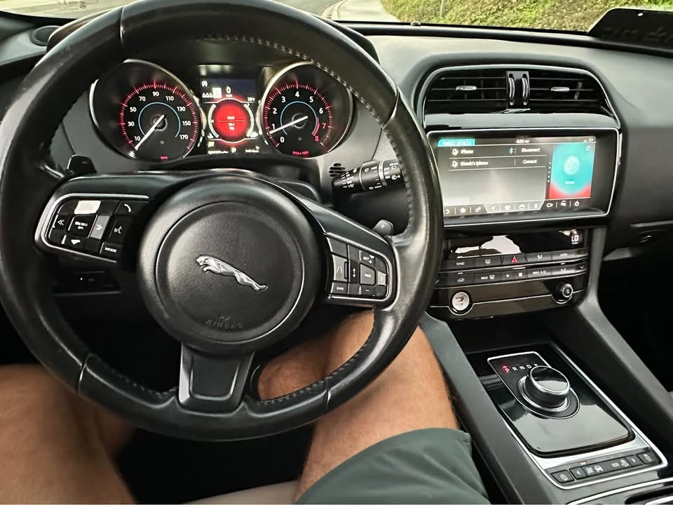 2019 Jaguar F-Pace - Image 10 of 19