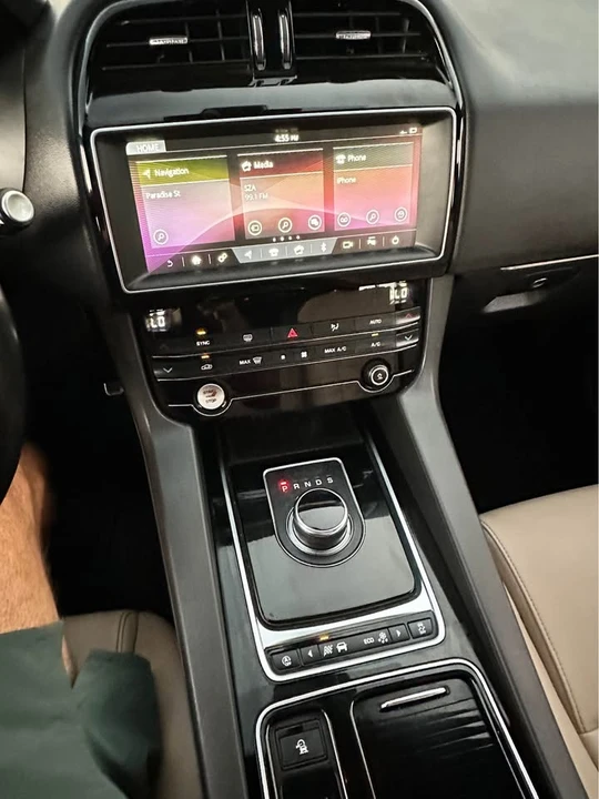 2019 Jaguar F-Pace - Image 11 of 19