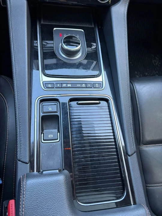 2019 Jaguar F-Pace - Image 10 of 18