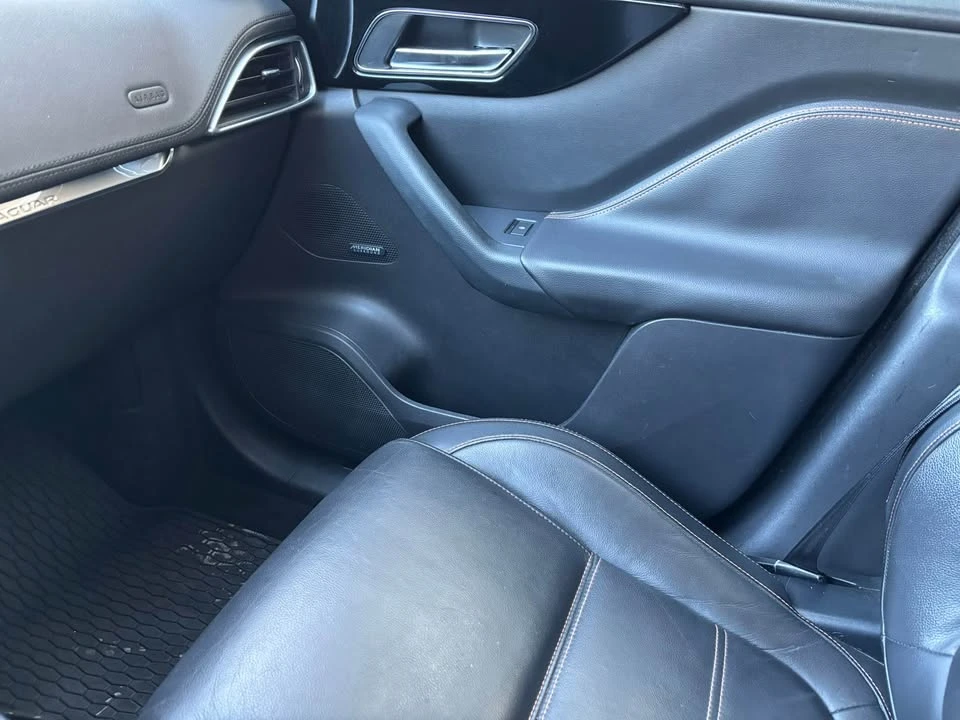 2019 Jaguar F-Pace - Image 11 of 18