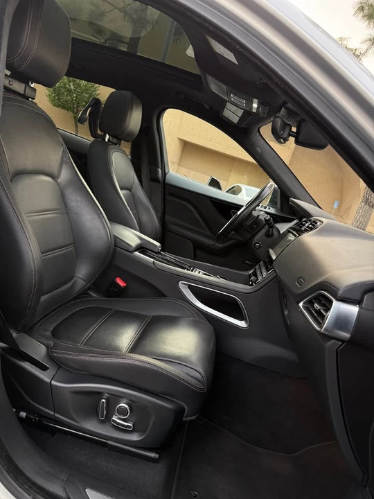 2019 Jaguar F-Pace - Image 15 of 19