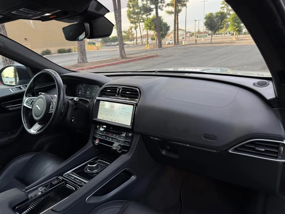 2019 Jaguar F-Pace - Image 5 of 19
