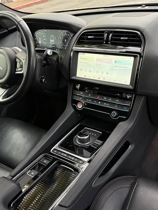 2019 Jaguar F-Pace - Image 14 of 19