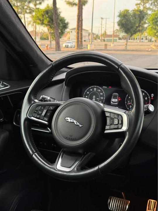 2019 Jaguar F-Pace - Image 9 of 19