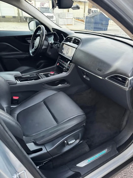 2019 Jaguar F-Pace - Image 9 of 13