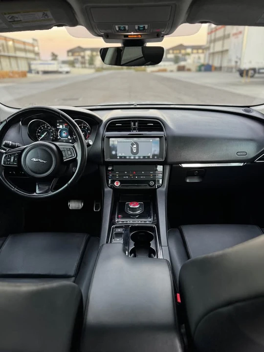 2019 Jaguar F-Pace - Image 11 of 13