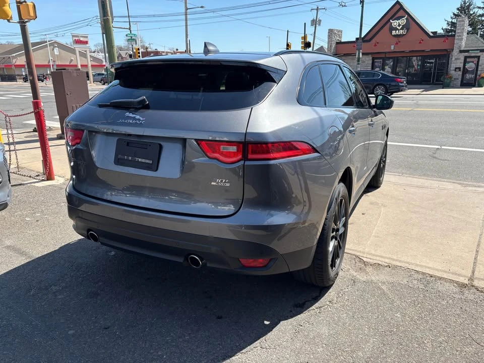 2019 Jaguar F-Pace - Image 4 of 17