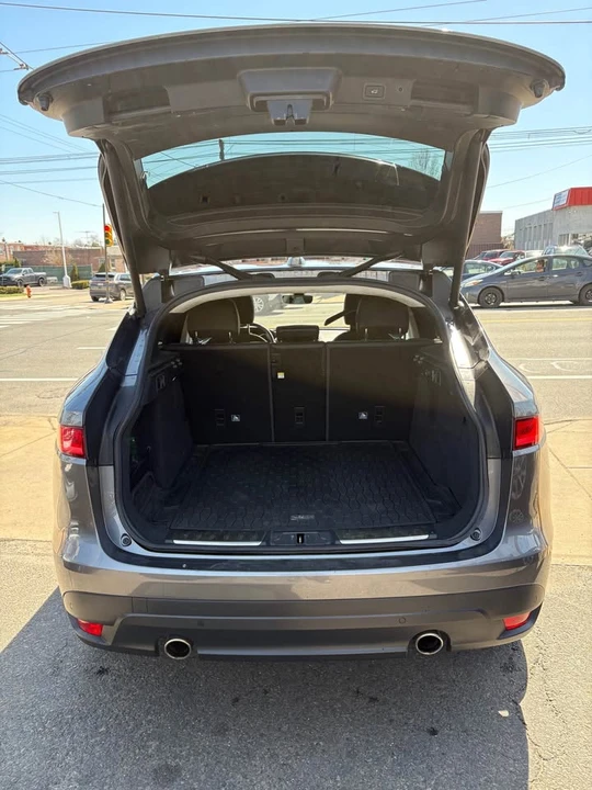 2019 Jaguar F-Pace - Image 6 of 17