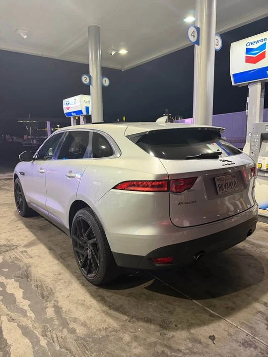 2019 Jaguar F-Pace - Image 5 of 10