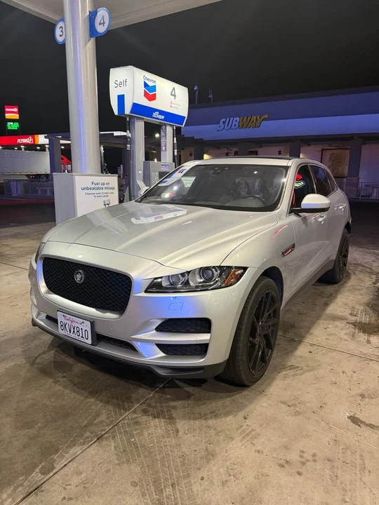 2019 Jaguar F-Pace - Image 2 of 10