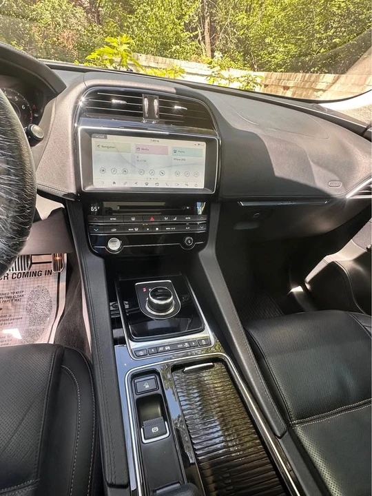 2019 Jaguar F-Pace - Image 15 of 20