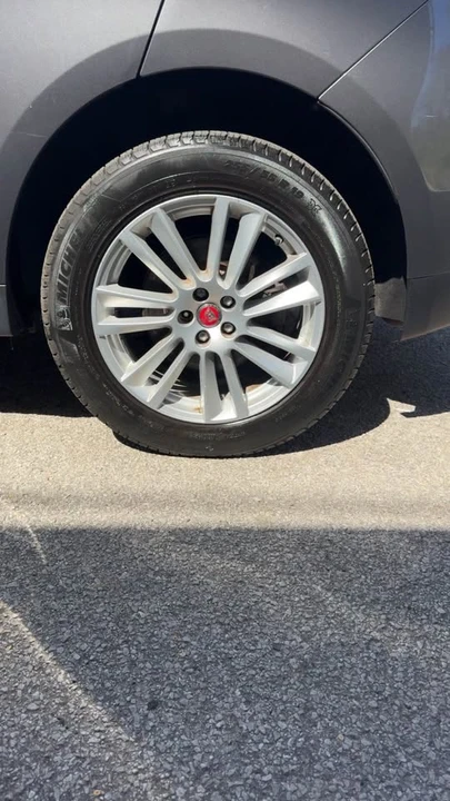 2019 Jaguar F-Pace - Image 8 of 16