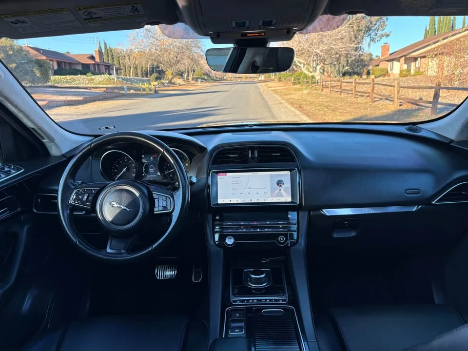 2019 Jaguar F-Pace - Image 13 of 17