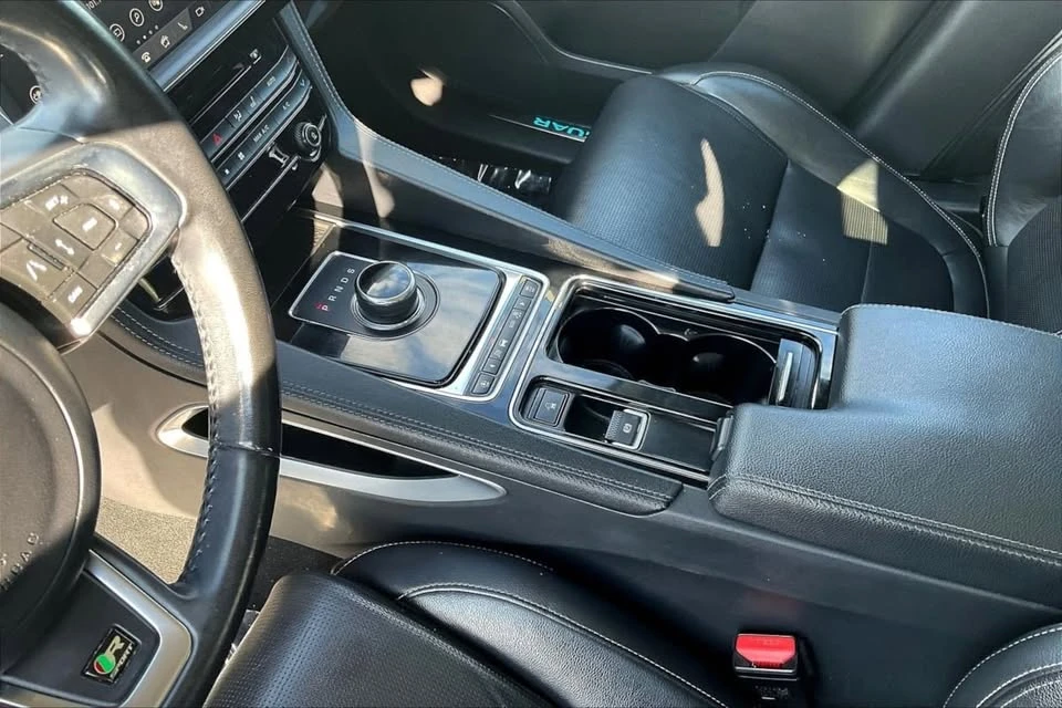 2019 Jaguar F-Pace - Image 15 of 19