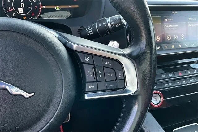 2019 Jaguar F-Pace - Image 11 of 16