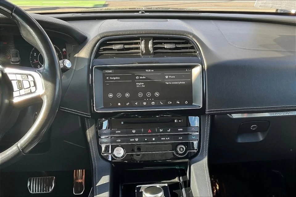 2019 Jaguar F-Pace - Image 5 of 19