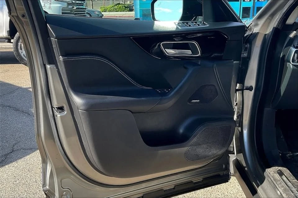 2019 Jaguar F-Pace - Image 18 of 19