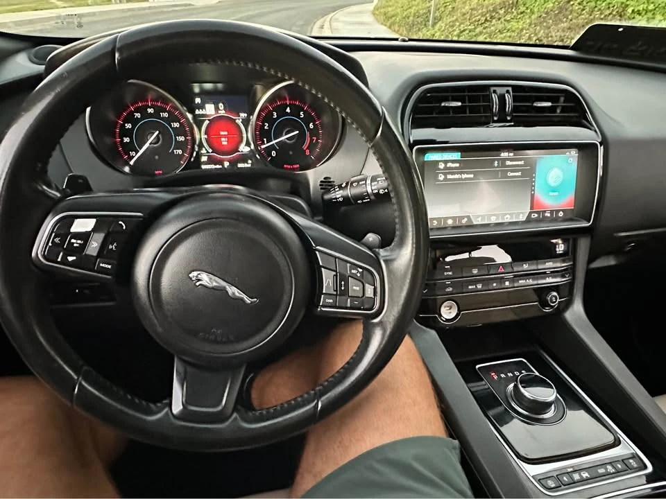 2019 Jaguar F-Pace - Image 11 of 18