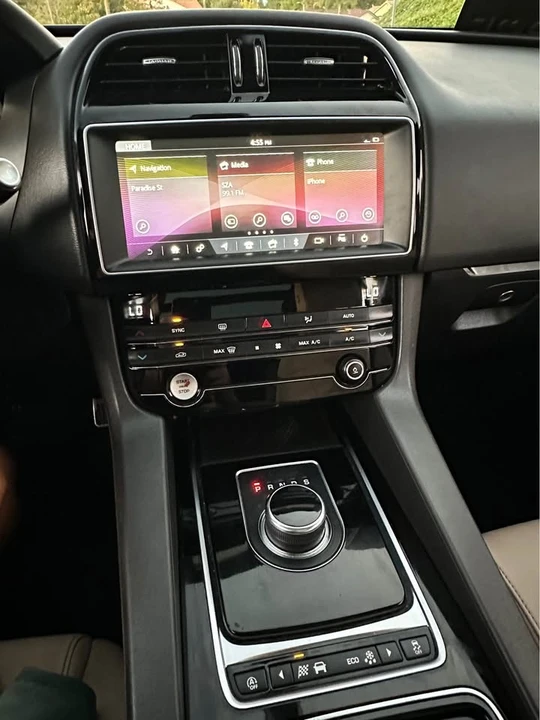 2019 Jaguar F-Pace - Image 12 of 18