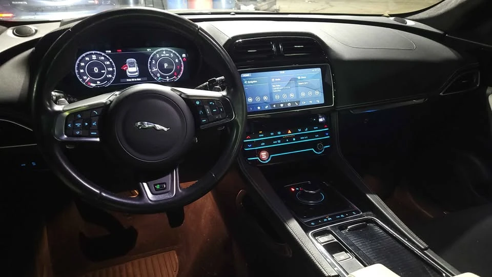 2019 Jaguar F-Pace - Image 12 of 14
