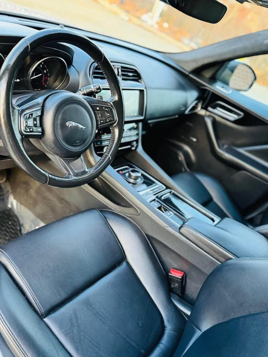 2019 Jaguar F-Pace - Image 10 of 20