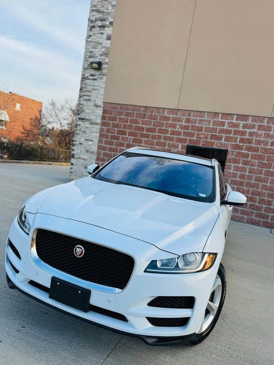 2019 Jaguar F-Pace - Image 7 of 20