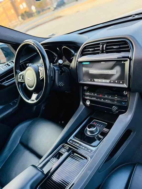 2019 Jaguar F-Pace - Image 13 of 20