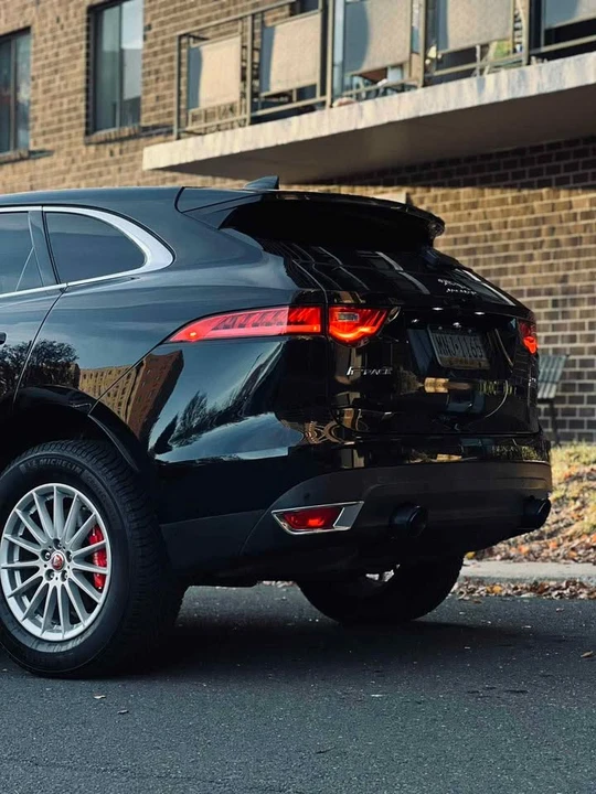 2019 Jaguar F-Pace - Image 5 of 15
